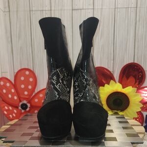 Guess Black and Gray Women's Ankle Boots